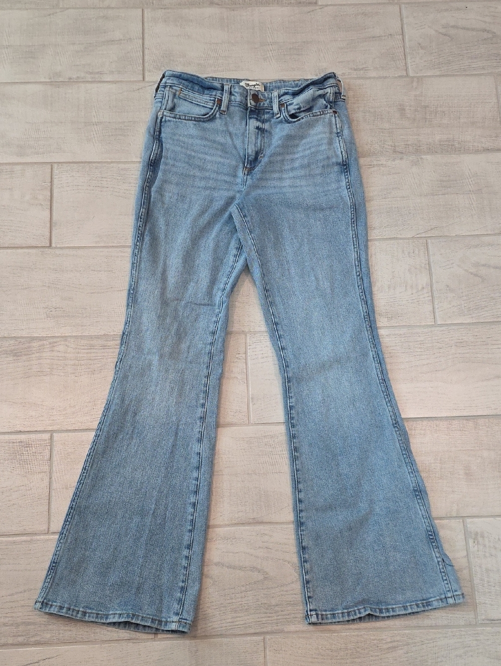 Wrangler Retro High Rise Flare Women's Size 29x34 Light Wash Stretch